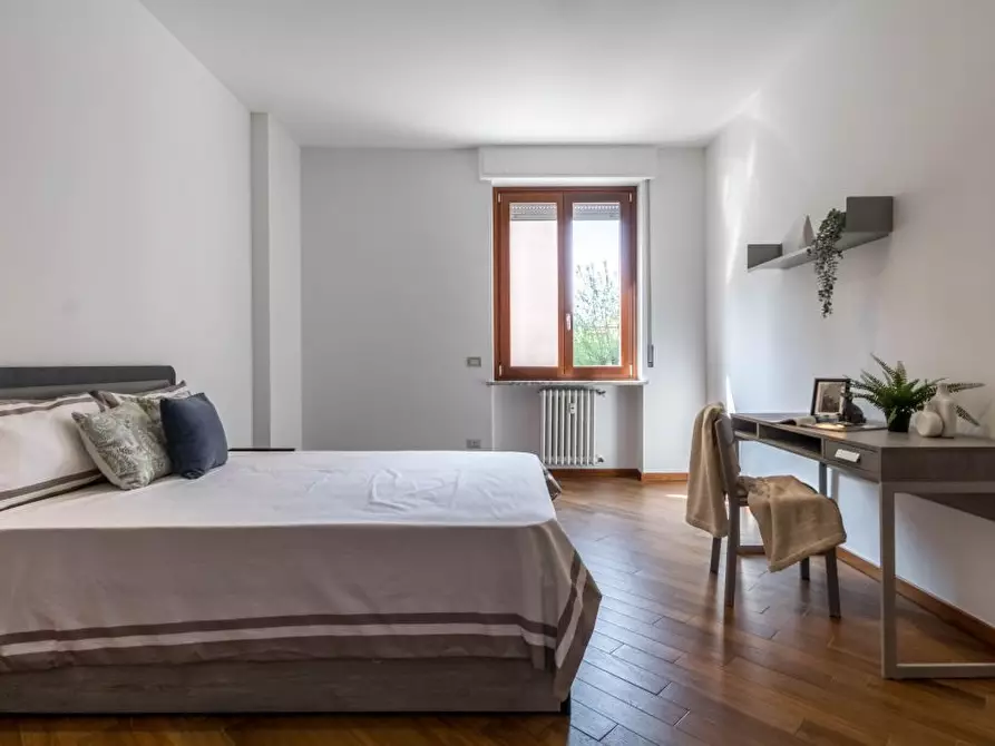 Immagine 2 di Camera in affitto  in Via Luciano Zuccoli19 a Milano