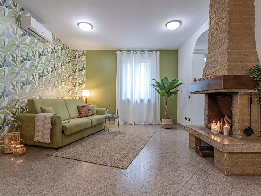 Immagine 21 di Appartamento in affitto  in Via dell' Acquedotto Felice72 a Roma