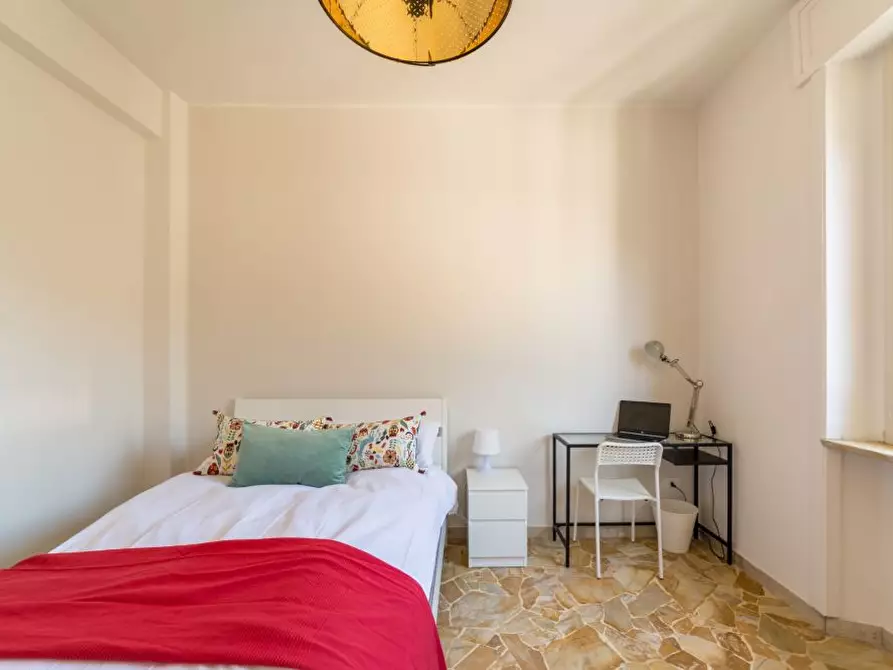 Immagine 2 di Camera in affitto  in Viale dei Mille8 a Firenze