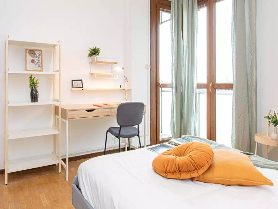 Immagine 2 di Camera in affitto  in Viale Sondrio7 a Milano