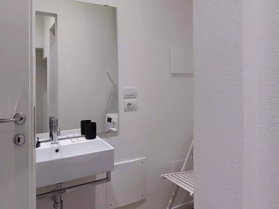 Immagine 26 di Appartamento in affitto  in Via Dante Alighieri16 a Firenze
