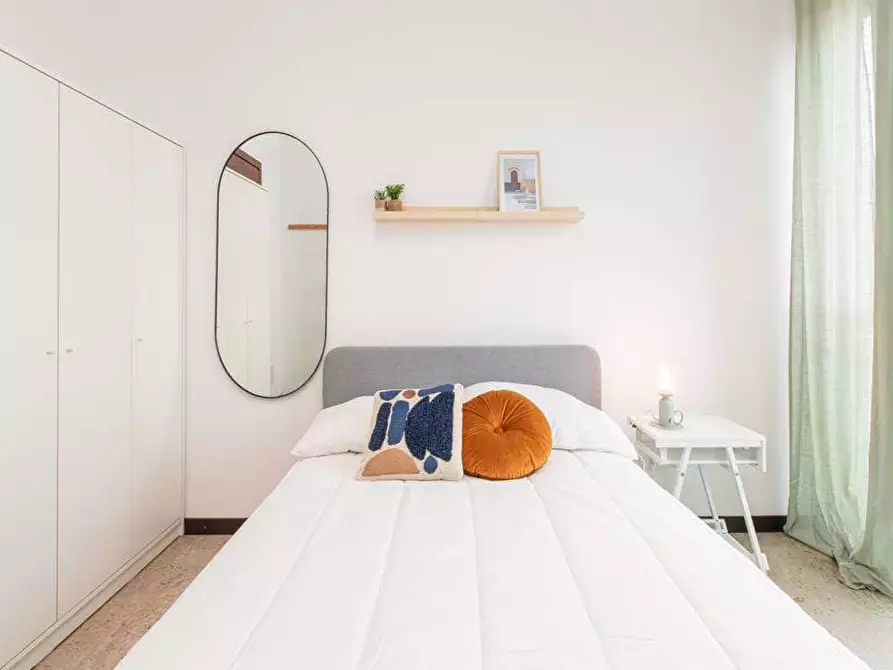 Immagine 5 di Camera in affitto  in Viale Sondrio7 a Milano