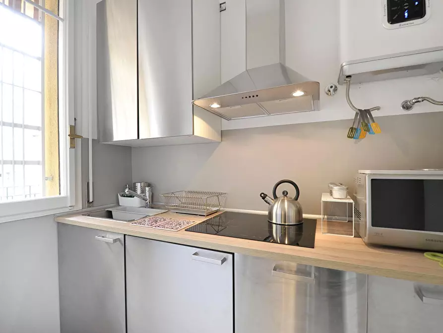 Immagine 14 di Appartamento in affitto  in Via del Borgo di San Pietro74 a Bologna