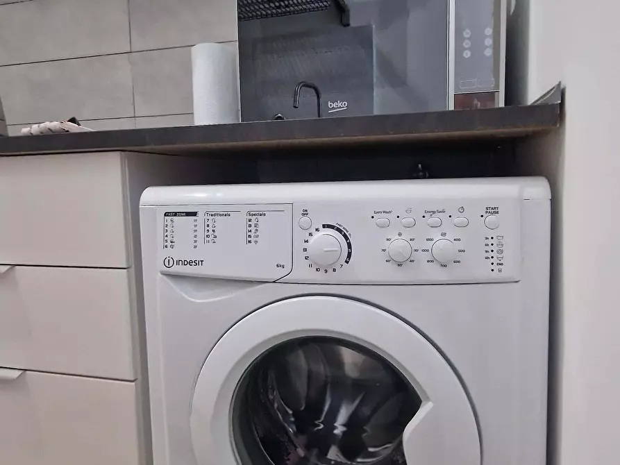 Immagine 12 di Camera in affitto  in Via Ostiense343 a Roma