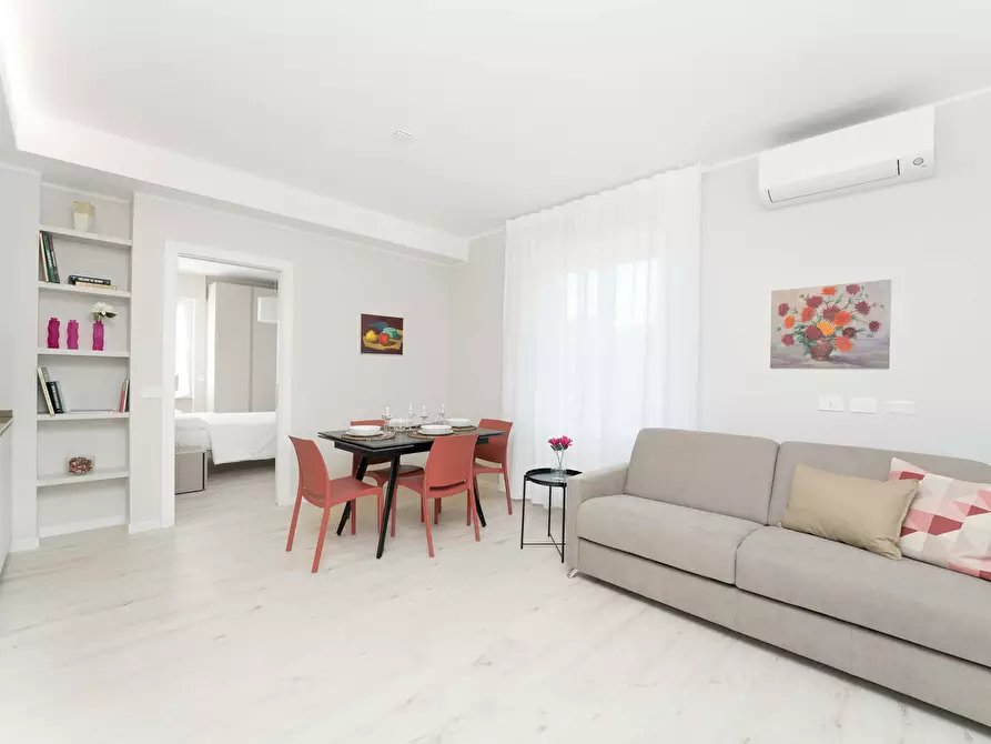 Immagine 1 di Appartamento in affitto  in Via Alfredo Comandini4 a Milano