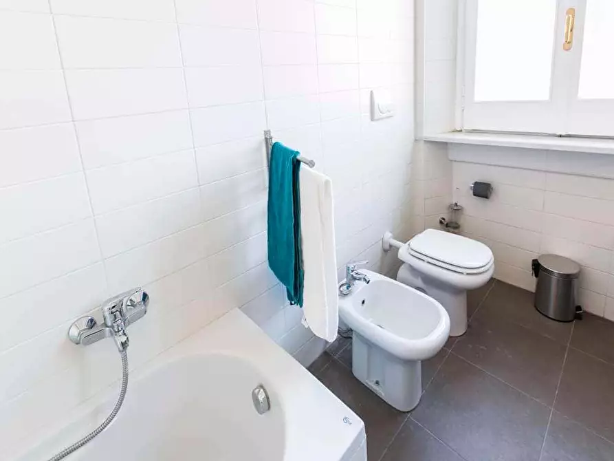 Immagine 25 di Camera in affitto  in Viale Edoardo Jenner64 a Milano