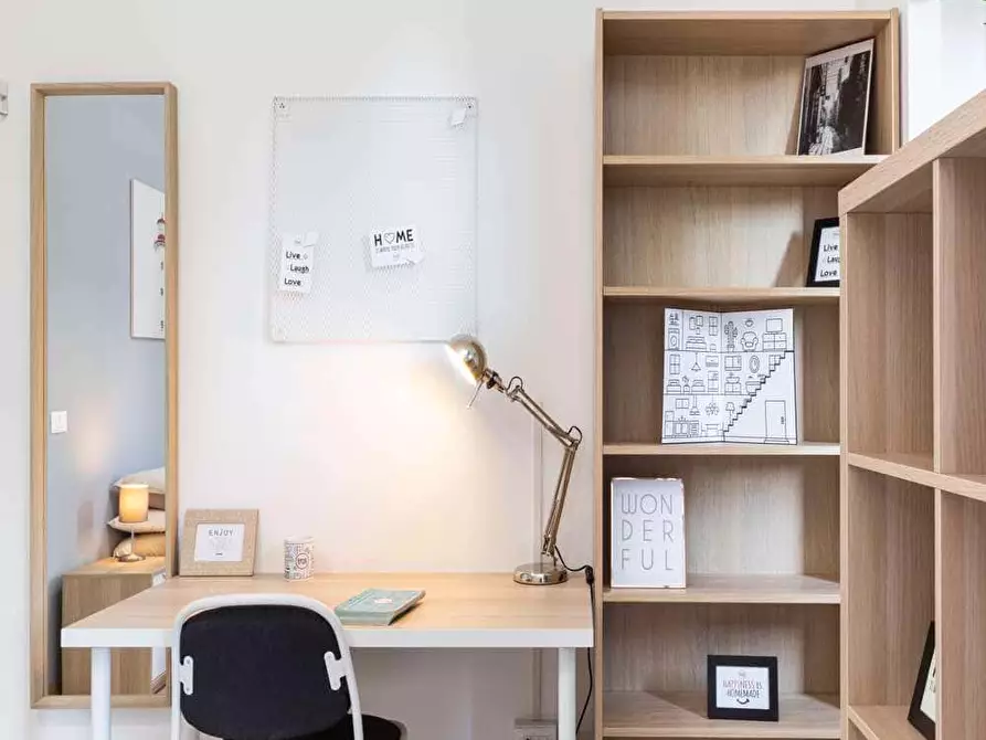 Immagine 10 di Camera in affitto  in Via Lorenteggio84 a Milano