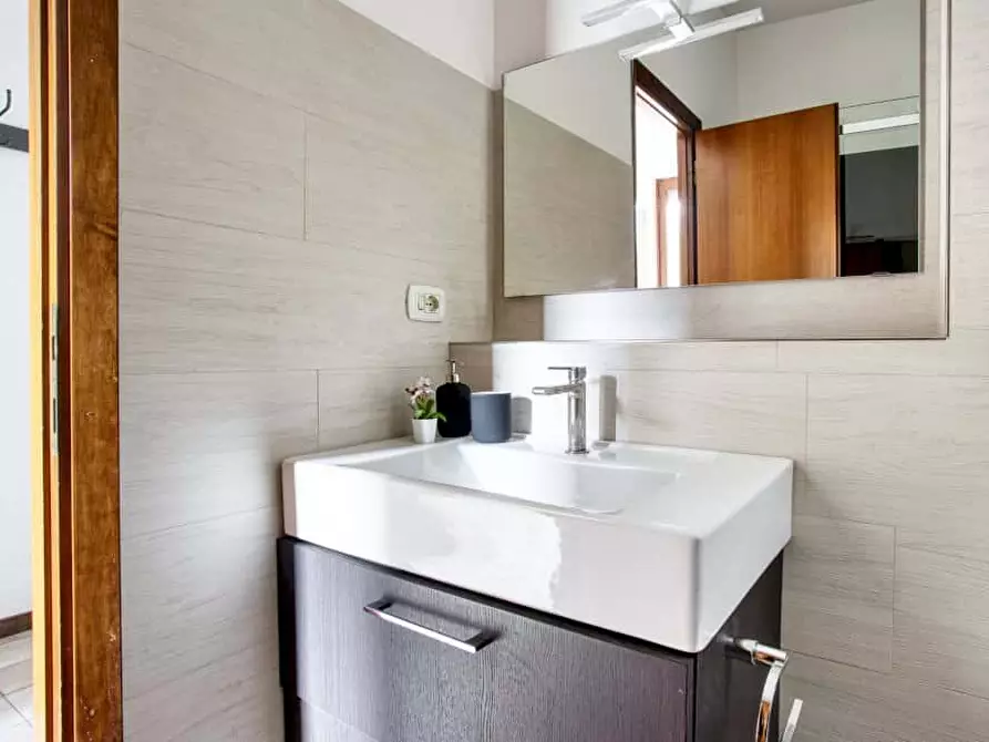 Immagine 24 di Camera in affitto  in Via Ronchi24 a Milano