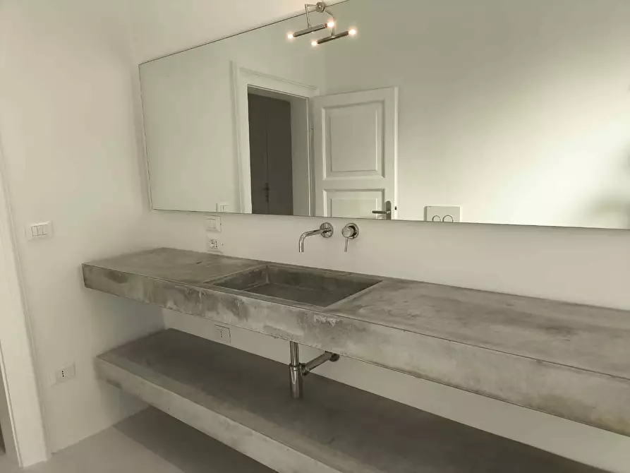 Immagine 110 di Appartamento in affitto  in Via Irnerio9 a Bologna