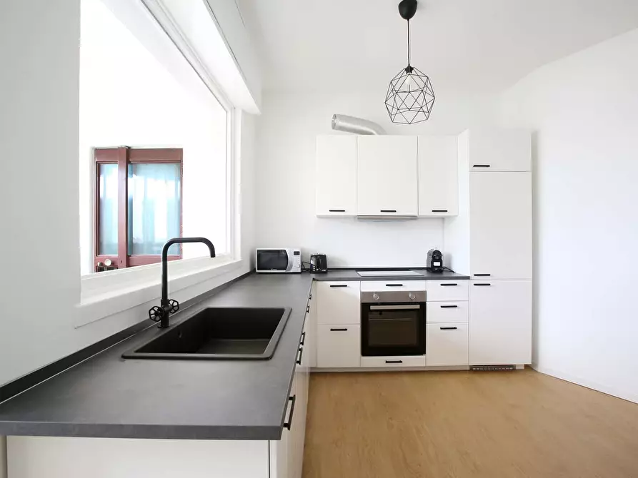 Immagine 13 di Camera in affitto  in Via Carlo Marx12 a Milano