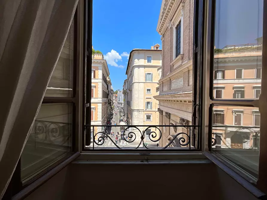 Immagine 34 di Appartamento in affitto  in Via di Sant'Andrea delle Fratte a Roma