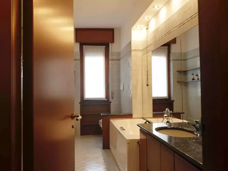 Immagine 27 di Appartamento in affitto  in Via Leon Battista Alberti3 a Milano