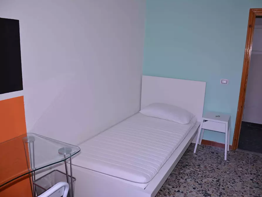 Immagine 2 di Camera in affitto  in Via Lombardia2 a Cagliari