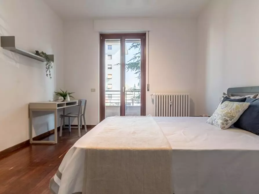 Immagine 2 di Camera in affitto  in Via Luciano Zuccoli19 a Milano