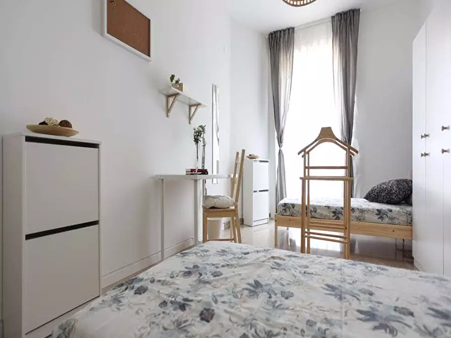 Immagine 3 di Camera in affitto  in Viale Romagna5 a Milano