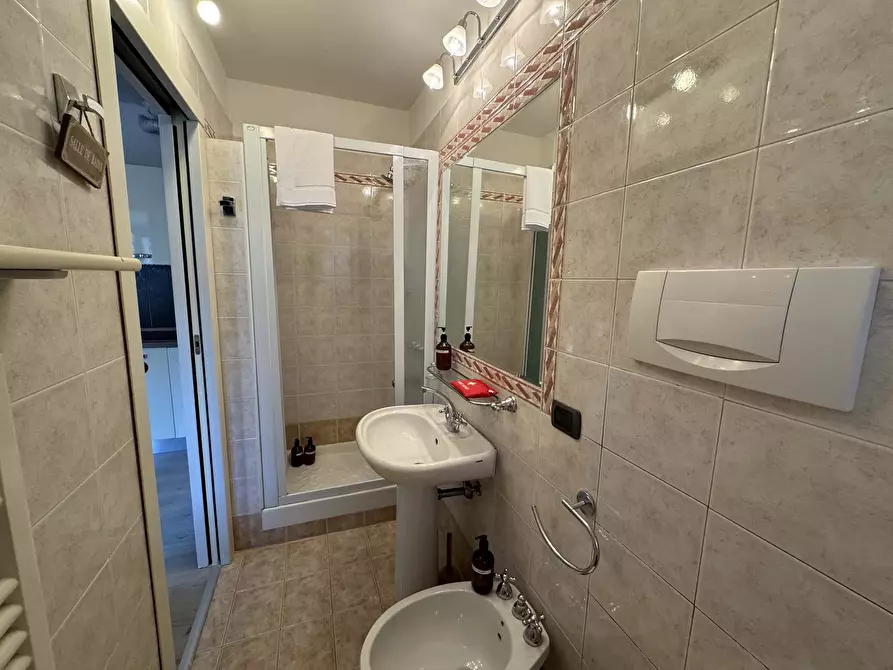 Immagine 4 di Appartamento in affitto  in Via Luigi Dottesio13 a Como