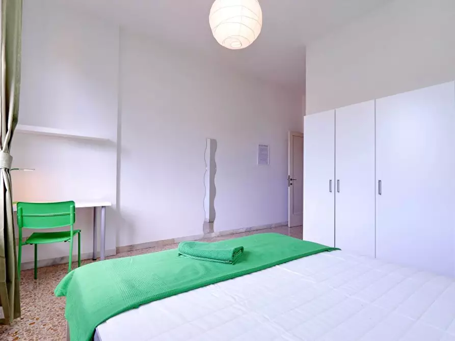 Immagine 2 di Camera in affitto  in Via Vincenzo Bellini56 a Firenze