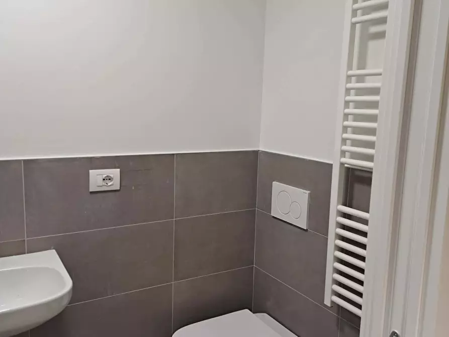 Immagine 36 di Camera in affitto  in Via Lepontina4 a Milano