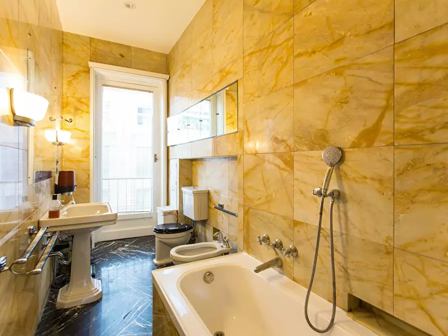 Immagine 13 di Appartamento in affitto  in Via Durini a Milano