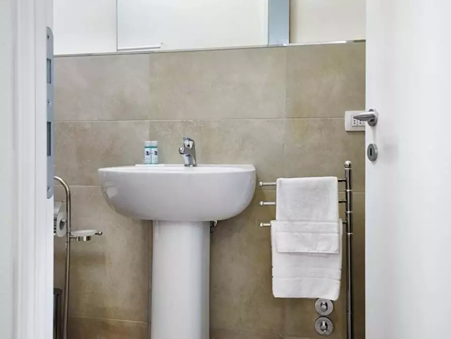 Immagine 16 di Appartamento in affitto  in Via Fiesolana24 a Firenze