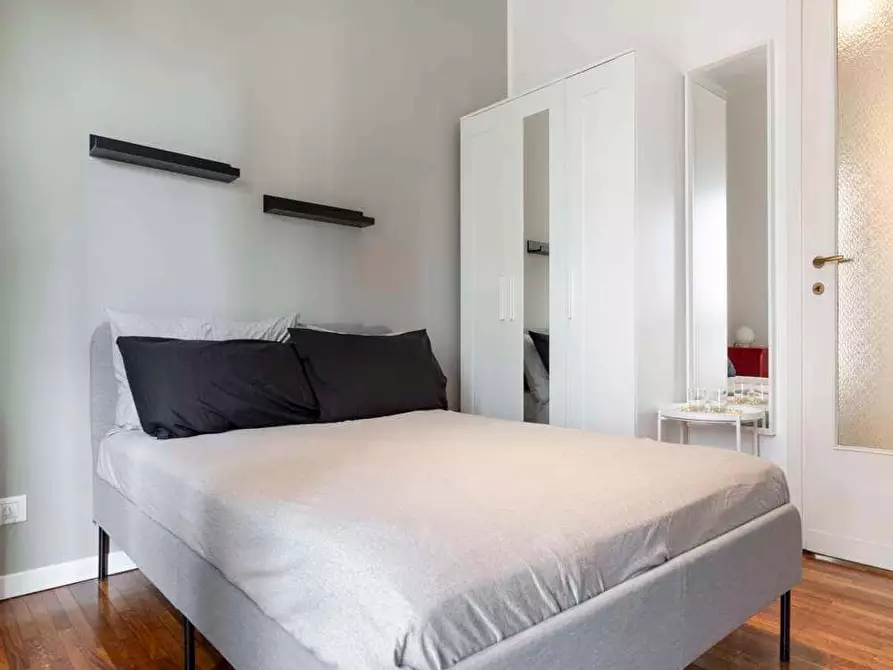 Immagine 2 di Camera in affitto  in Via Arcivescovo Romilli4 a Milano