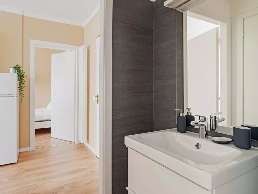 Immagine 5 di Camera in affitto  in Via Isaac Newton18b a Milano