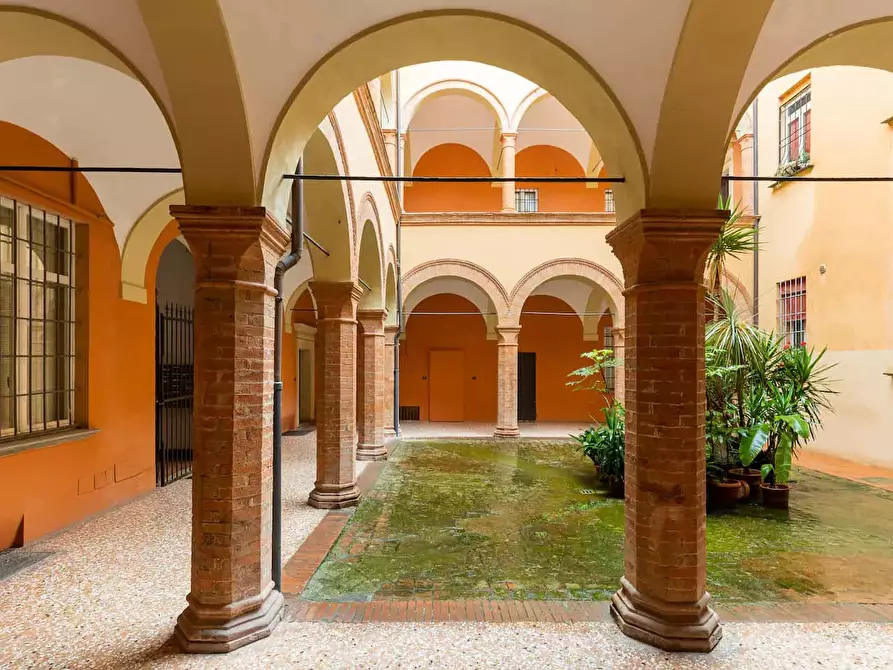 Immagine 14 di Appartamento in affitto  in Via Broccaindosso71 a Bologna