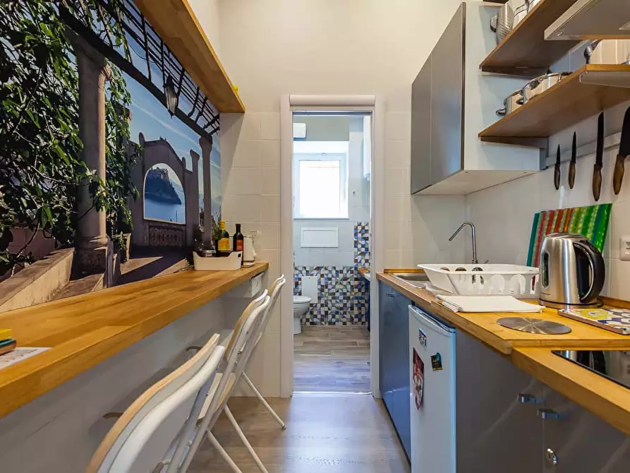 Immagine 22 di Appartamento in affitto  in Vico Santa Maria della Purità32 a Napoli