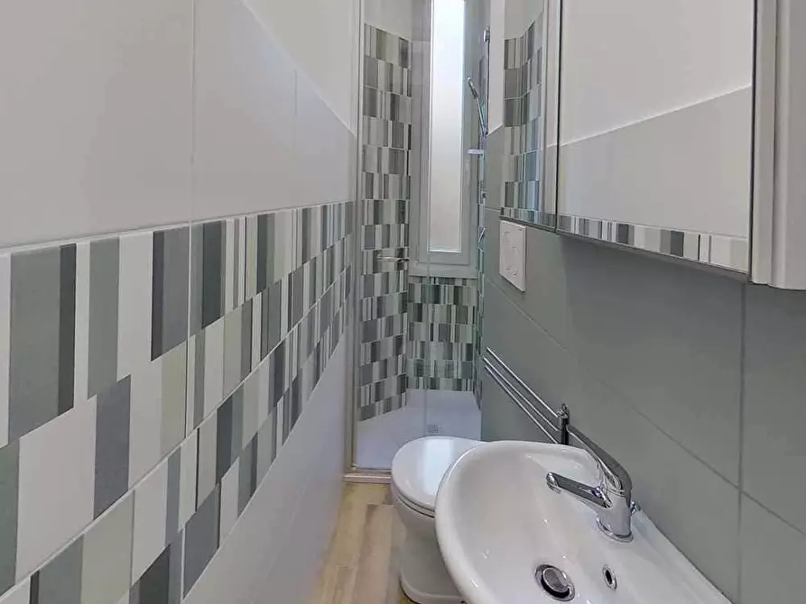 Immagine 5 di Camera in affitto  in Via Gualtiero Castellini33 a Roma