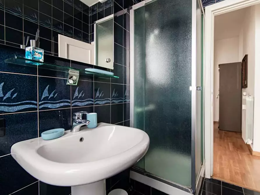 Immagine 45 di Appartamento in affitto  in Via Rezzonico a Como