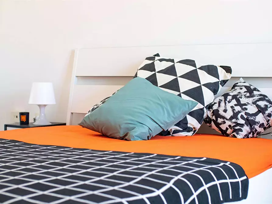 Immagine 2 di Camera in affitto  in Via Tiziano62 a Cagliari