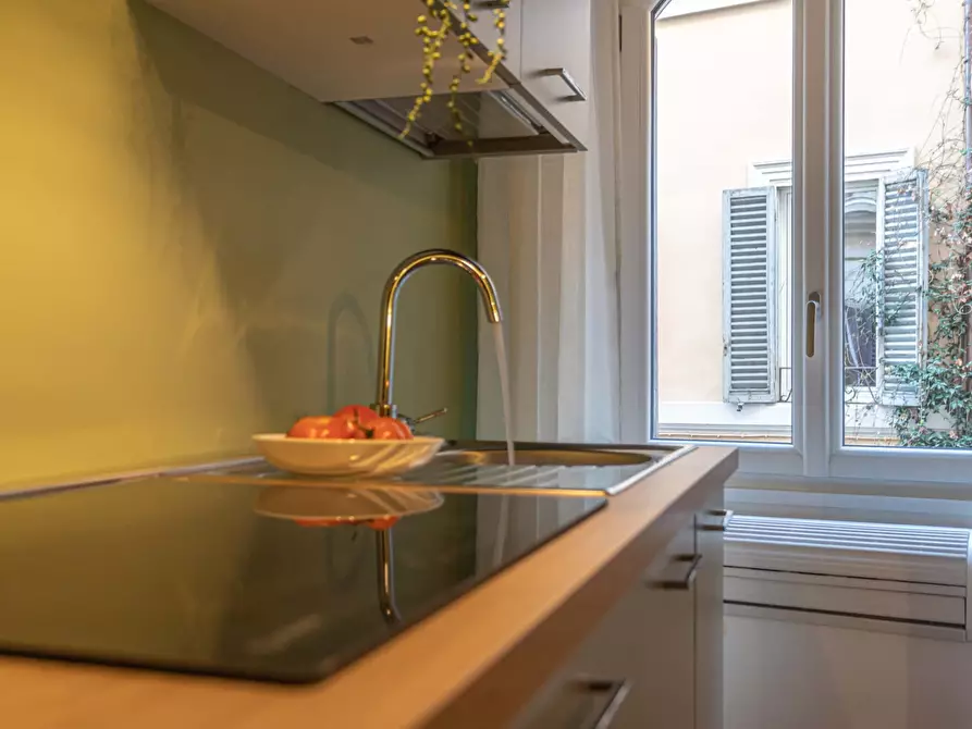 Immagine 13 di Appartamento in affitto  in Via della Madonna dei Monti15 a Roma