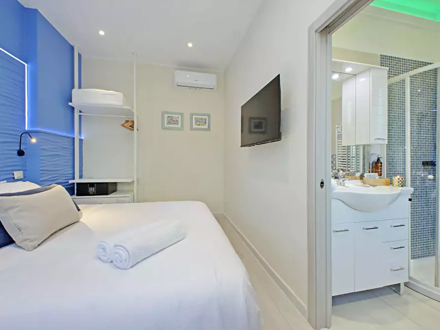 Immagine 27 di Appartamento in affitto  in Via Taranto93 a Roma