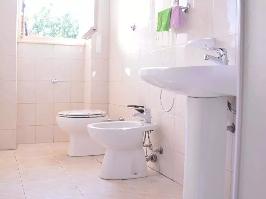 Immagine 5 di Camera in affitto  in Via Is Mirrionis87 a Cagliari