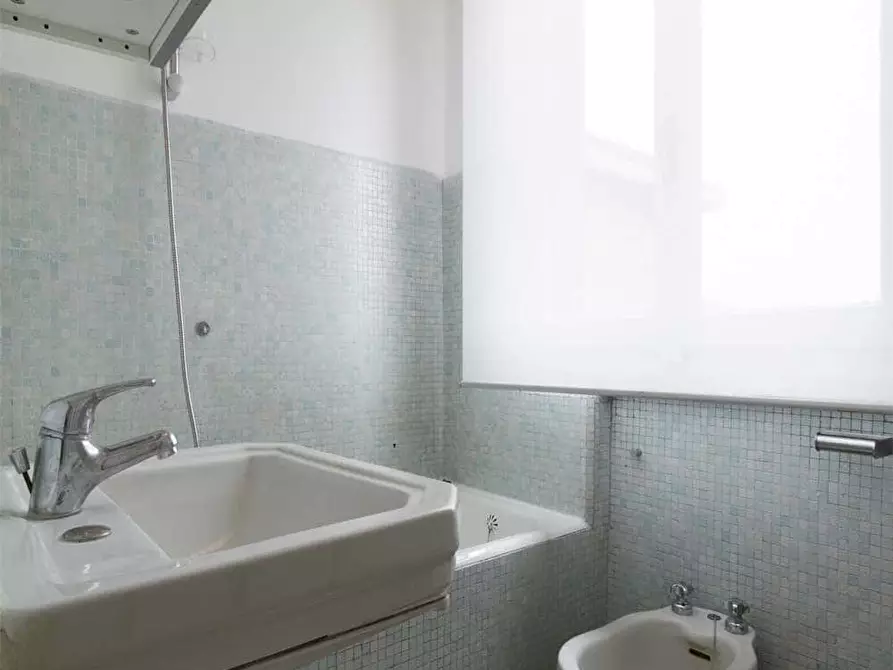 Immagine 28 di Camera in affitto  in Via Salvatore Barzilai15 a Milano