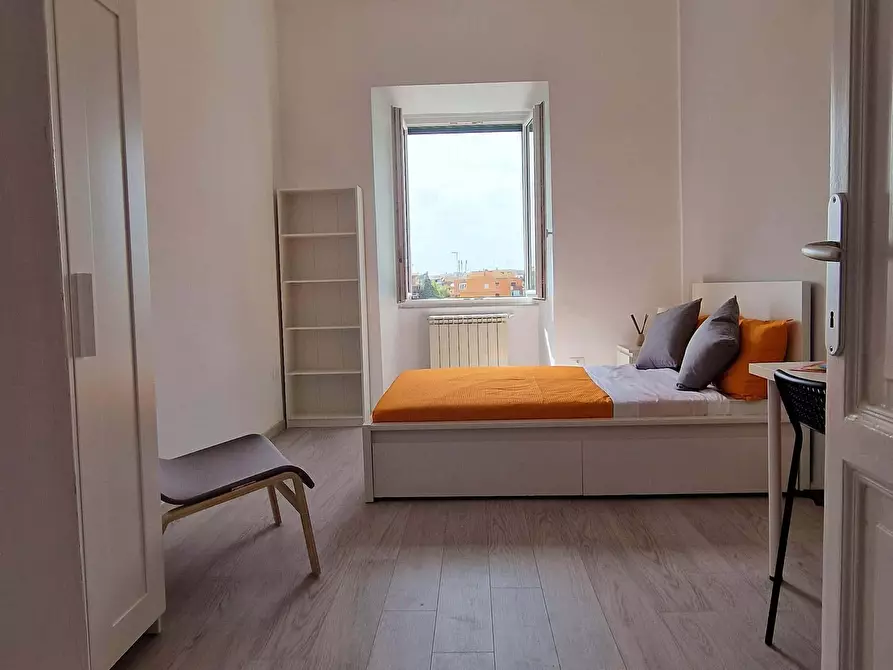 Immagine 4 di Camera in affitto  in Via Ostiense343 a Roma