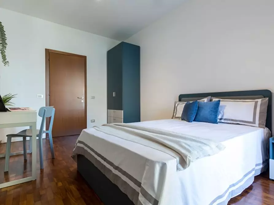 Immagine 3 di Camera in affitto  in Via Luciano Zuccoli19 a Milano