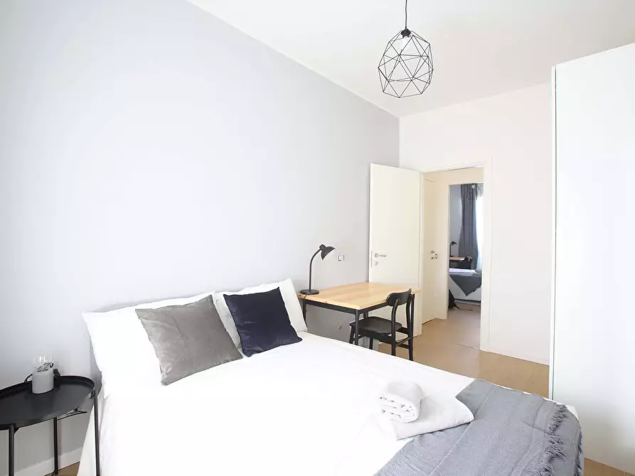 Immagine 2 di Camera in affitto  in Via Benjamin Constant6 a Milano