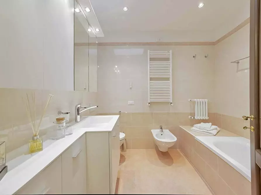 Immagine 21 di Appartamento in affitto  in Via dei Pandolfini16 a Firenze