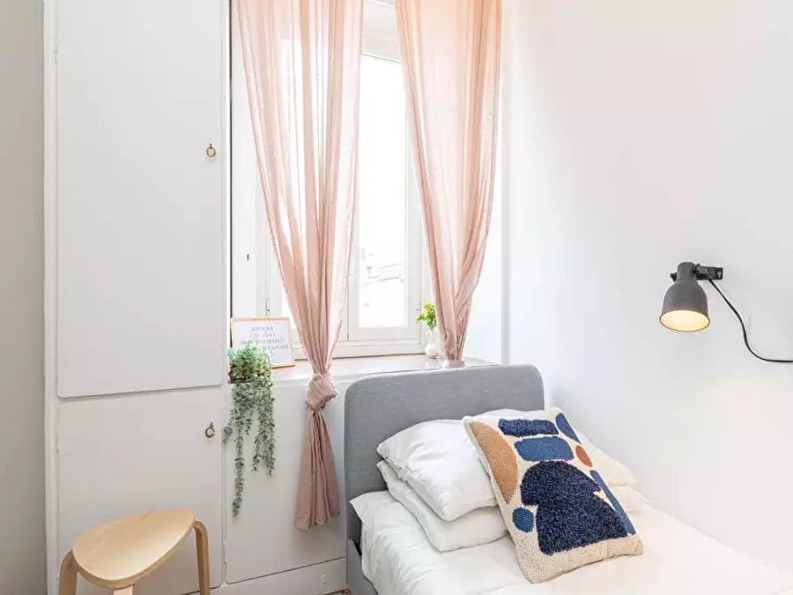 Immagine 5 di Camera in affitto  in Viale Romagna5 a Milano