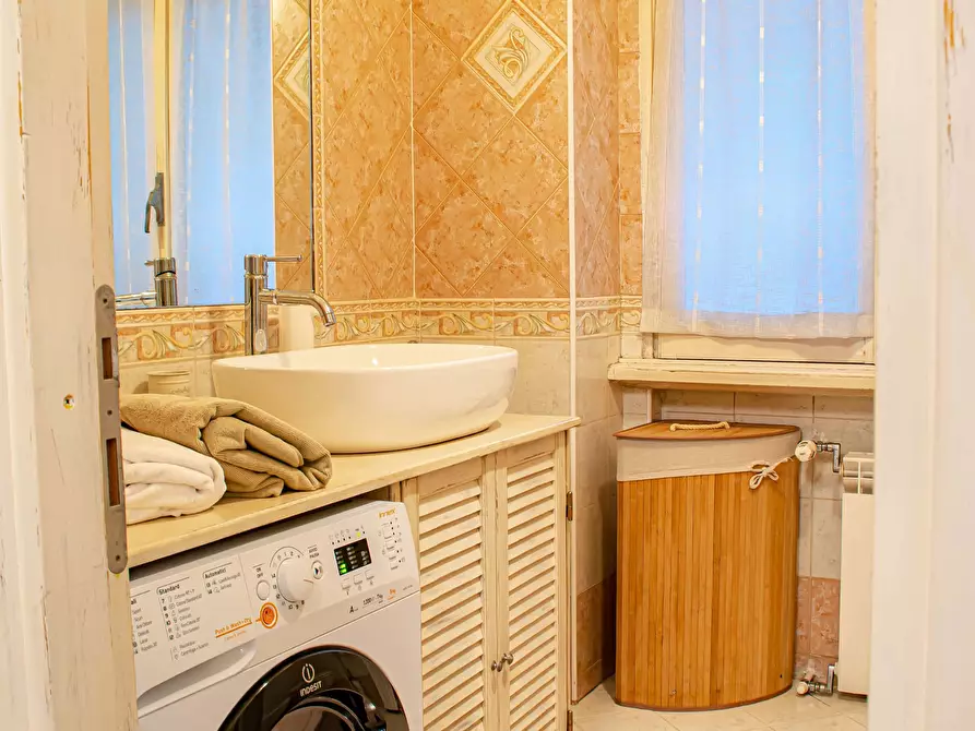 Immagine 13 di Appartamento in affitto  in Via Albano74 a Roma