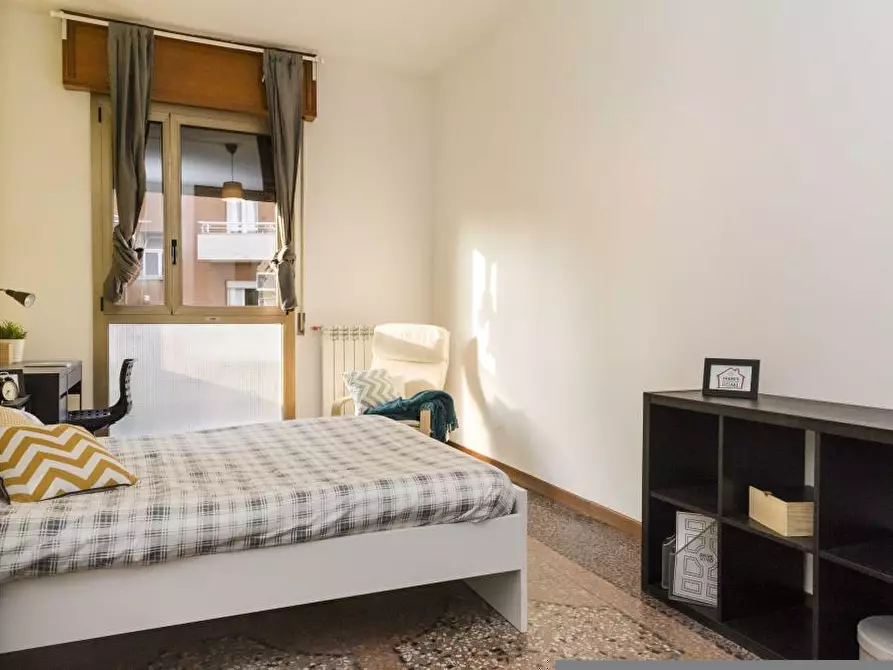 Immagine 2 di Camera in affitto  in Viale Giovanni Vicini20 a Bologna