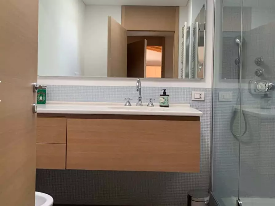 Immagine 10 di Appartamento in affitto  in Via Broletto26 a Milano
