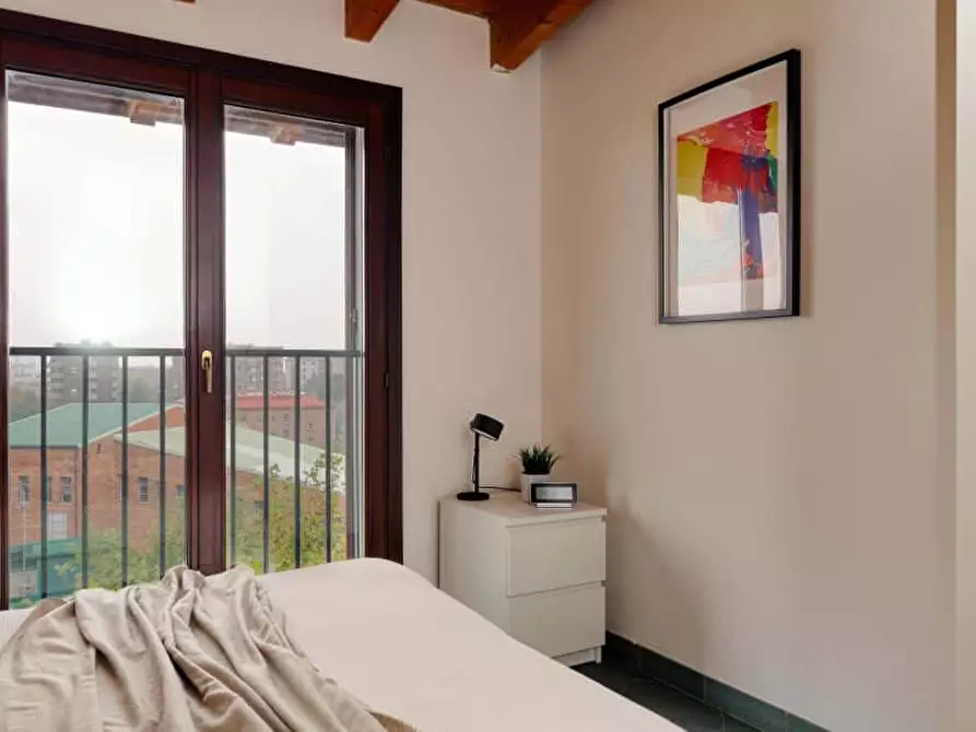 Immagine 3 di Camera in affitto  in Via Giovanni Pezzotti44 a Milano