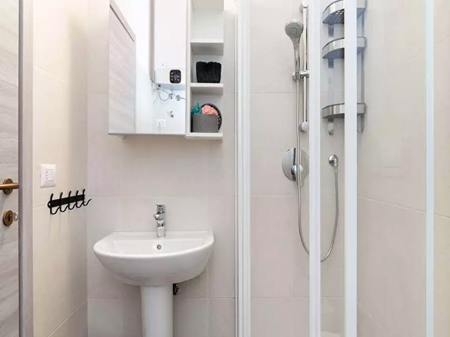 Immagine 4 di Camera in affitto  in Via Macedonio Melloni6 a Milano