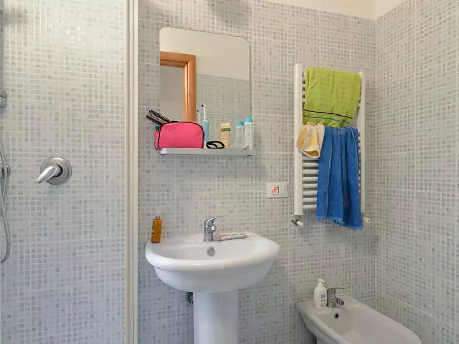 Immagine 5 di Camera in affitto  in Via Alessandria143 a Roma