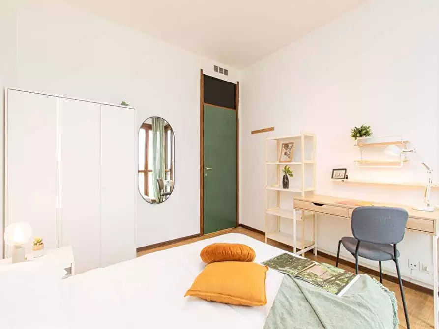 Immagine 3 di Camera in affitto  in Viale Sondrio7 a Milano