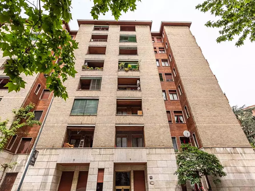 Immagine 15 di Camera in affitto  in Via Lorenteggio80 a Milano