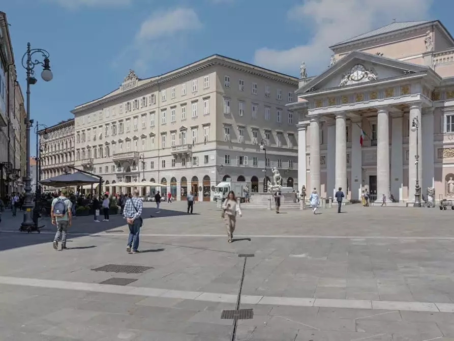 Immagine 17 di Appartamento in affitto  in Piazza della Borsa4 a Trieste