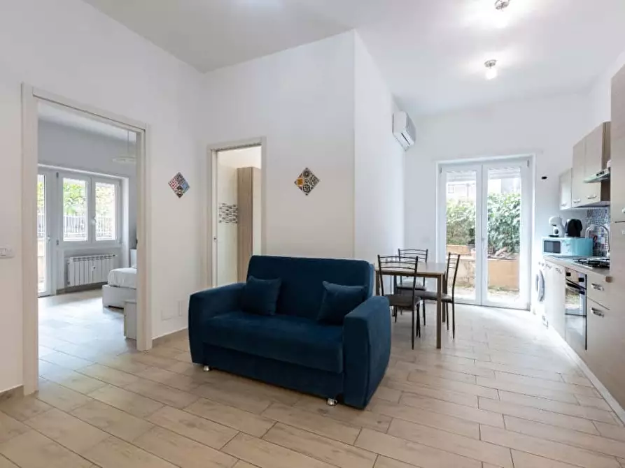 Immagine 2 di Appartamento in affitto  in Via Pietro Adami36 a Roma
